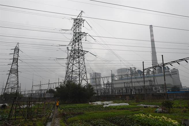 大陆国家发展改革委今（12）日发布关于进一步深化燃煤发电上网电价市场化改革的通知，扩大市场交易电价上下浮动范围，将燃煤发电市场交易价格浮动范围由现行的上浮不超过10％、下浮原则上不超过15％。（示意图，新华社）