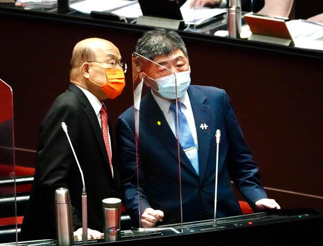 行政院團隊要人給人、要錢給錢，甚至民進黨立院黨團主張要五毛給一塊，也都全部通過。但是，包括行政院長蘇貞昌及衛福部長陳時中是否因廢弛職務導致釀成此次的疫情災害，實有必要一一釐清。（陳信翰攝）