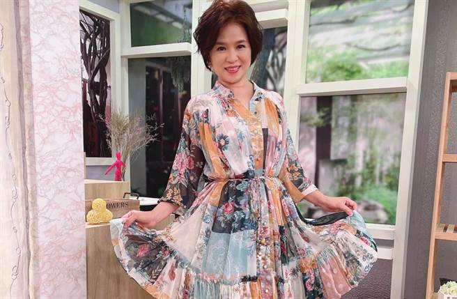 资深媒体人杨月娥有「开机女王」的封号。（图／杨月娥脸书）