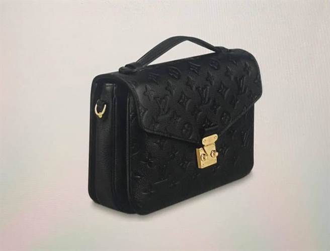 庄姓妇人女儿生前最喜欢的黑色LV皮包。（读者提供／洪荣志台南传真）