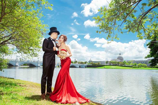 李宓和老公巧思將婚紗照剪成〈原來在身邊〉MV。（法國巴黎/法國巨星提供）