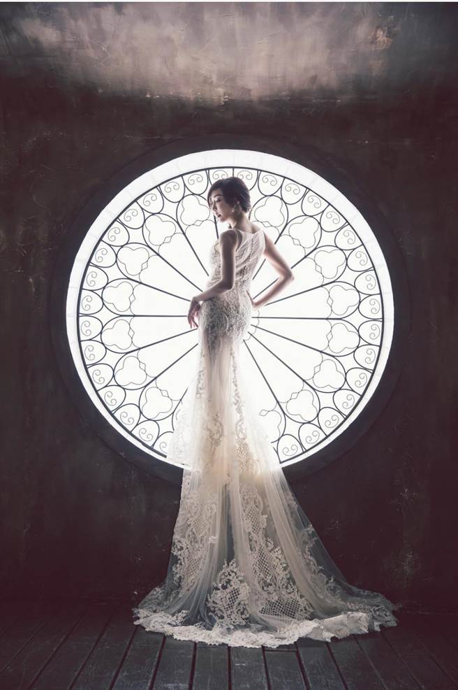 身高172公分的李宓擁有逆天長腿。（法國巴黎/法國巨星提供）