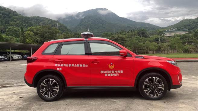 台昌树脂公司基于企业回馈社会精神，捐赠价值约100万元的小型勘灾车，让消防员可以缩短黄金救援时间。（读者提供／张毓翎台南传真）