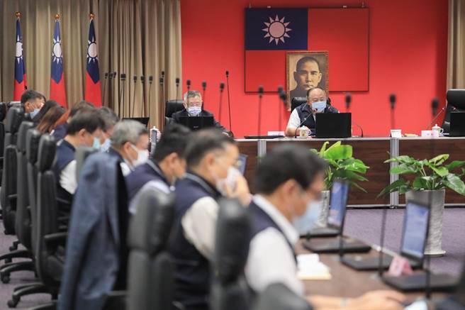 台中市长卢秀燕12日举行廉政会报，强调落实「阳光政治．效能政府」理念，让市民幸福感达到89.5％。（卢金足摄）