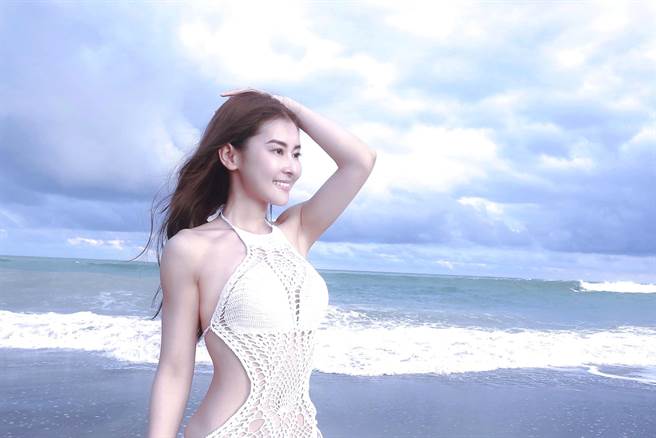 夏米雅到垦丁海边拍摄专辑封面。（固力狗娱乐提供）