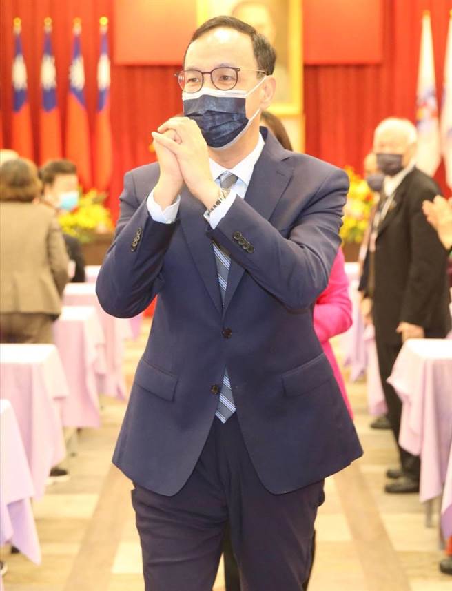 国民党主席朱立伦出席「华侨救国联合总会第69届大会」后受访指出，未来国民党智库副董事长一职将由前行政院长张善政担任。（陈君玮摄）