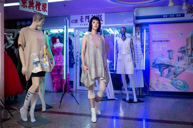 孟耿如出席葉珈伶CHARINYEH的春夏系列大秀。（臺北時裝週提供）