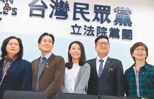 民眾党立委赖香伶（左起）、张其禄、高虹安、邱臣远及蔡壁如，在立法院表现亮眼，成为民眾党抢进县市长的不二人选。（本报资料照片）