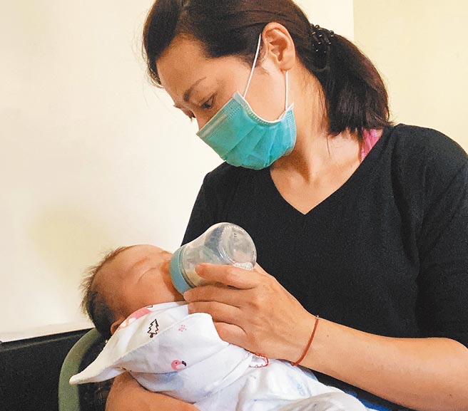 考量物價波動，嘉義市政府調高到宅坐月子服務補助金額，從每小時200元提高到250元，補助月嫂最多40小時1萬元，減輕爸媽育兒壓力。（嘉義市政府提供／呂妍庭嘉義傳真）