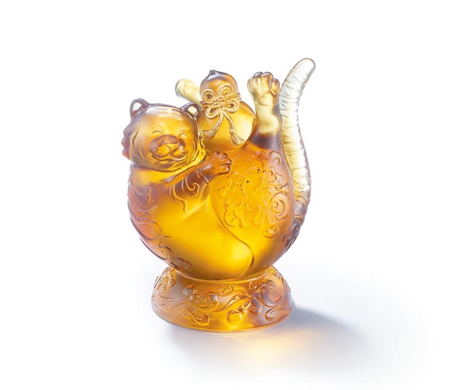 tittot琉园圆抱福禄，1万2880元。（tittot琉园提供）