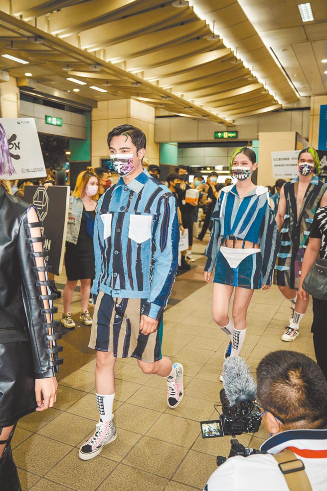 謝佳見為#DAMUR獻上首次伸展台處女秀。（#DAMUR提供）