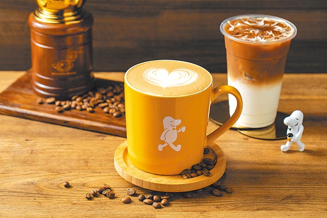 cama cafe持纸本五倍券，经典拿铁88折。（cama cafe提供）