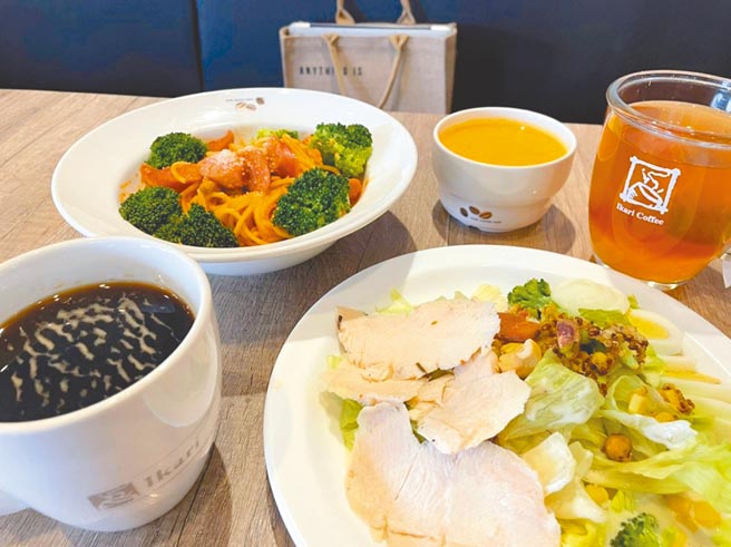 使用200元振兴券（不限纸本数位）可兑换怡客咖啡300套餐。（怡客提供）