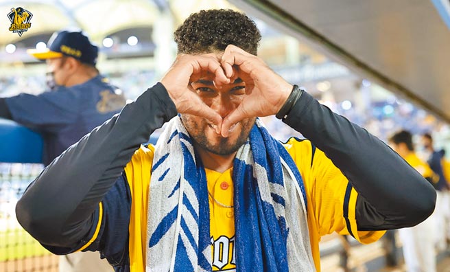 中信兄弟罗杰斯在国庆日「毕业考」夺下本季首胜，也让他顺利留下。（中信兄弟提供）