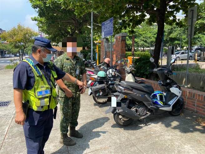 太岁头上动土？台中市一名男子以为机车遭窃急报案，员警速寻回，原来是记错停放位置，一场失窃乌龙。（民眾提供／卢金足台中传真）