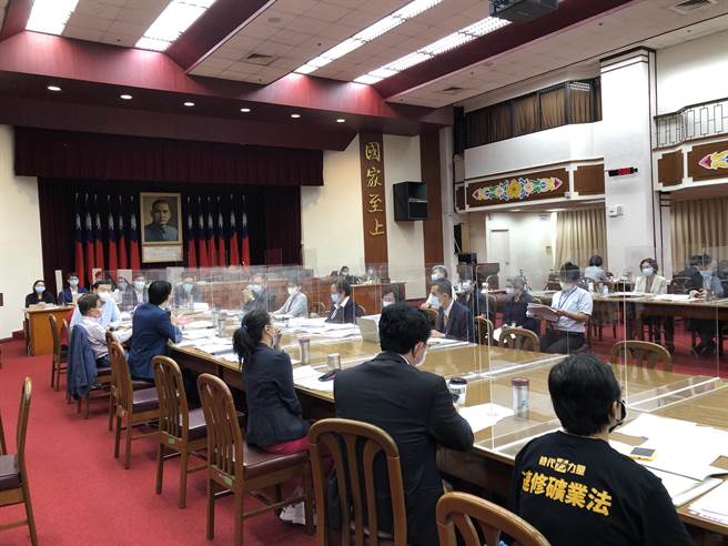 立法院财委会讨论当冲降税优惠期限延长案（图／吴静君摄）