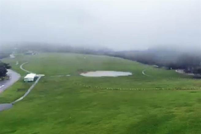 鹿野高台大草原成了翻版的嘉明湖。（民眾提供）