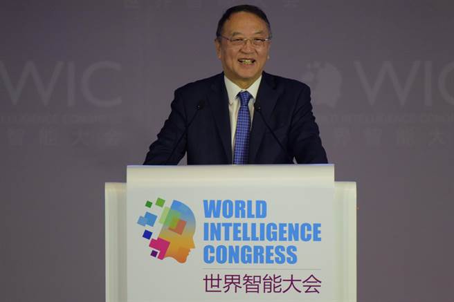 伴随日前联想集团终止科创板IPO，联想集团名誉董事长柳传志传出有1亿元（人民币，下同）的退休高薪酬也被外界质疑。（中新社）