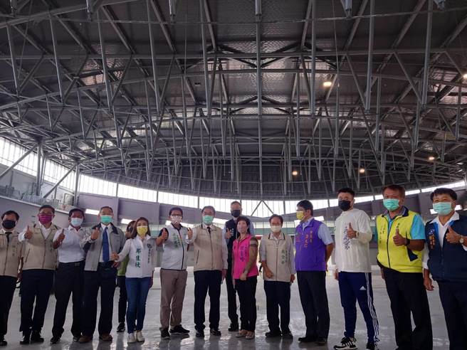 大台南会展中心，上月底已完工，台南市长黄伟哲今天邀集经济部国际贸易局、营运商等代表视察。(曹婷婷摄)