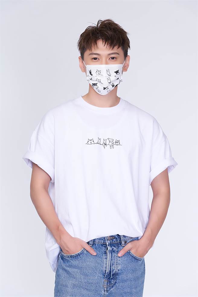 邱宇辰担任公益大使。王子邱胜翊到狗园陪伴狗狗。（CHECK2CHECK提供）