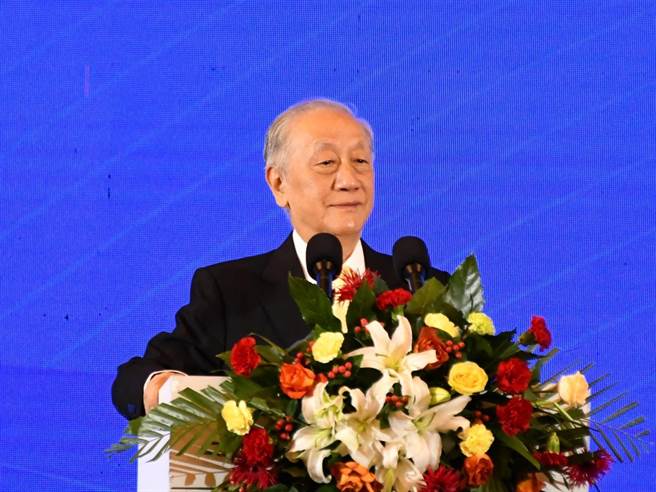 新党前主席郁慕明致辞。