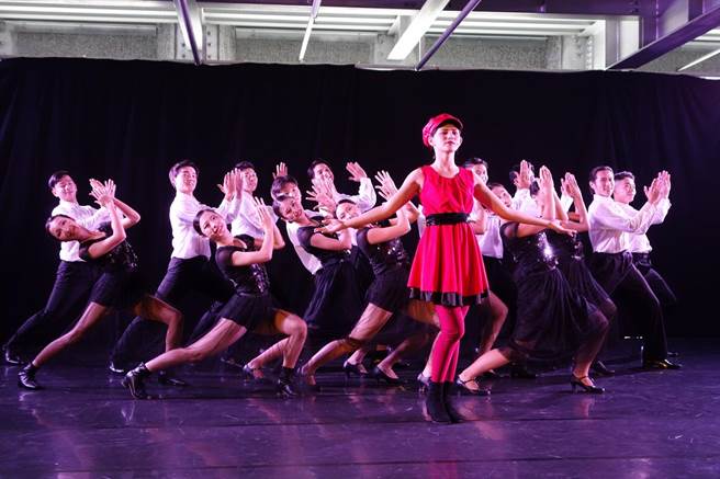 树德科大表演艺术系规画3场「周末艺起FUN工作坊」课程，图为表艺系去年春季展演《荒岛奇姬》记者会情形。（树德科大提供／林瑞益高雄传真）