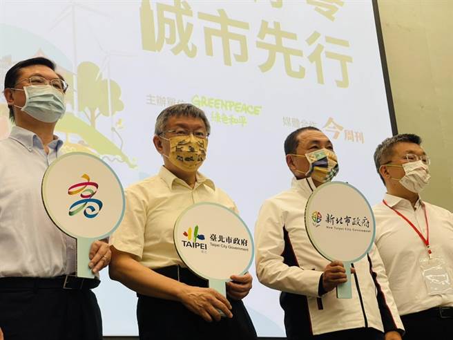 台北市長柯文哲（左二）、新北市長侯友宜（右二）13日再度合體。（張穎齊攝）