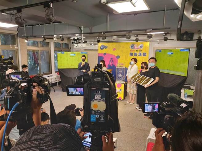 配合行政院振興五倍券，文化部藝FUN券今日第一梯次抽籤。（李欣恬攝）
