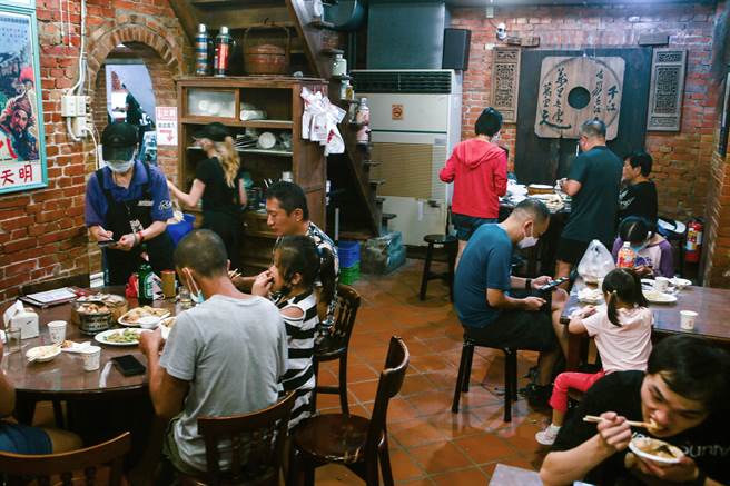 8月受僱員工月增3萬人 主計總處：仍尚未回到疫情前水準。（資料照/鄧博仁攝）