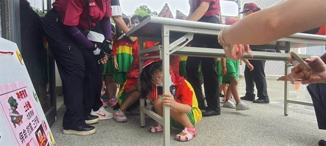 苗栗縣消防局第2大隊13日上午舉行小小消防營。（苗栗縣消防局第2大隊提供／謝明俊苗栗傳真）