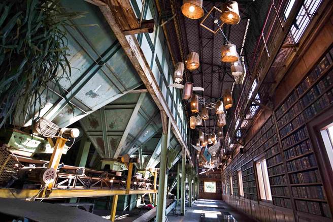 距捷絲旅台南十鼓館步行三分鐘即可抵達的十鼓仁糖文創園區，由日治時期的老糖廠改建而成，佔地7.5公頃。（捷絲旅台南十鼓館提供）