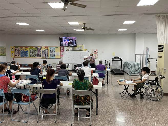 台南市善化乐龄学习中心依各社区需求开课，开办唱歌学日语课程。（台南市善化乐龄学习中心提供／刘秀芬台南传真）