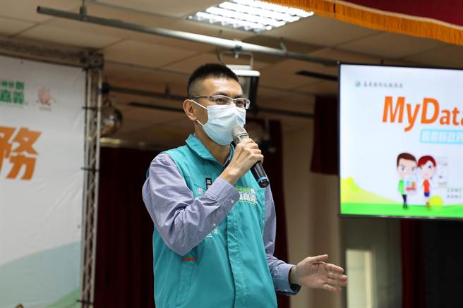 綜合規畫處長郭凱迪表示，縣府連續3年爭取到國發會最高額度補助，打造了「嘉義縣一站式便民服務網」，導入全國各縣市最多線上申辦服務。（嘉義縣政府提供∕呂妍庭嘉義傳真）