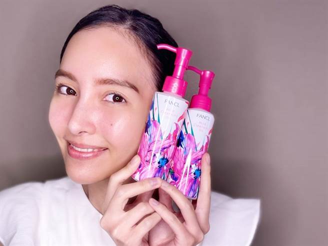 SABON、FANCL、Melvita在周年庆期间推出新品，图中为FANCL MCO速净卸妆液繁花珍藏版。（图／品牌提供）