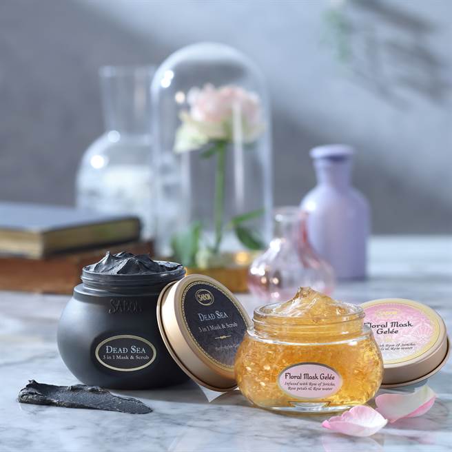 SABON光采焕顏三效死海泥面膜推荐与復活草玫瑰花瓣保湿冻膜搭配使用。（图／品牌提供）