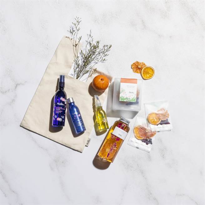 Melvita「2021周庆香氛限定有机入门组」抢先全亚洲首卖加味限量版「橙香摩洛哥坚果油」，联手小草作谱出活力柑橘协奏曲。（图／品牌提供）