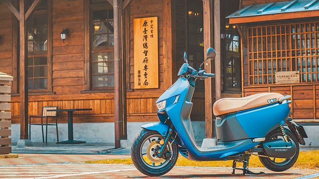 宏佳腾智慧电车针对Ai-1 Sport、Ai-1 Comfort+（如图）及Ai-3 Comfort系列车款，推出5千变1万的振兴五倍券翻倍购车优惠，市场反应热烈。图／宏佳腾智慧电车提供