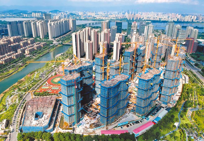 大陸房地產巨頭新力控股月11日公告，無力償還18日到期的2.5億美元債本金、利息。圖為福州市高新區一處新建住宅。（中新社）