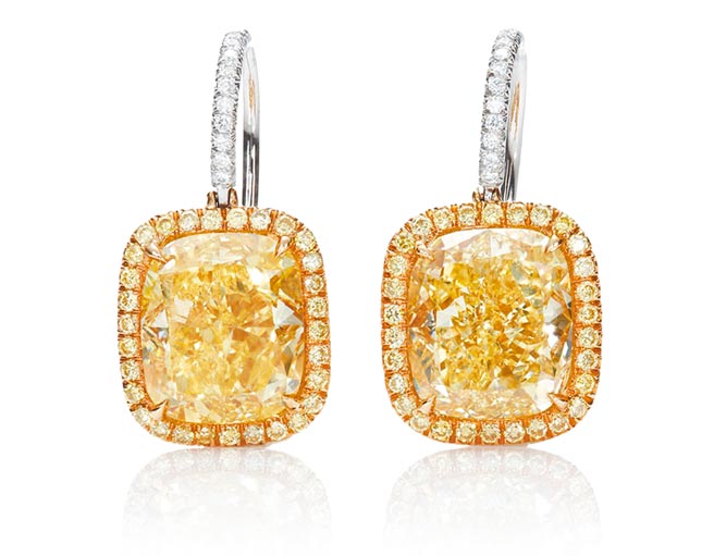 海瑞温斯顿Classic Winston经典黄钻耳环，各镶有5.52克拉和5.62克拉的黄钻，约2834万元。（Harry Winston提供）