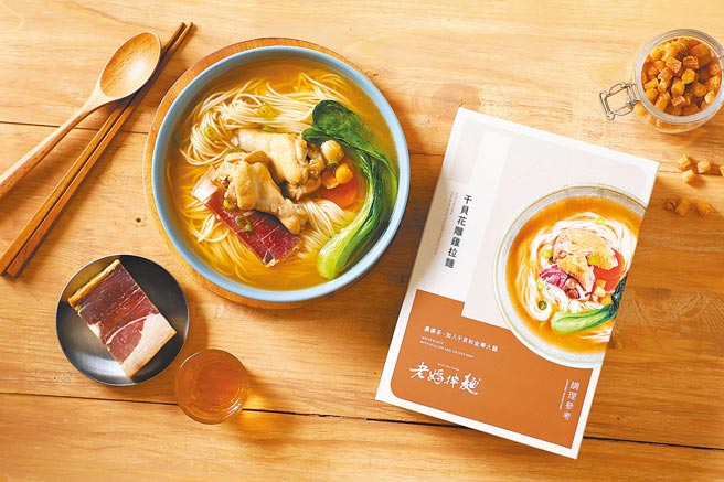 老妈拌麵干贝花雕鸡拉麵，获得美国泡麵达人评选榜首。（老妈拌麵提供）