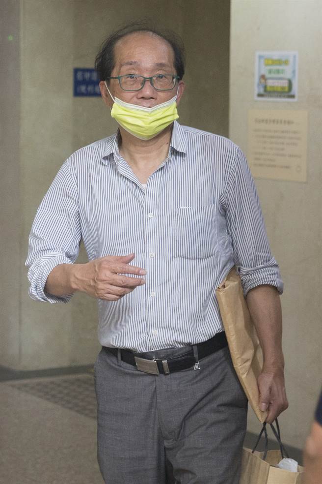 「蛙蛙文创」团购医疗口罩骗2亿，负责人张智人（见图）至台北地检署复讯，讯后谕令以100万交保并限制出海、出境。（杜宜谙摄）
