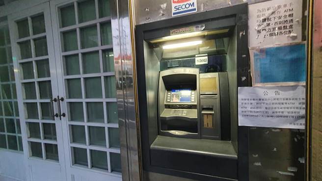 高雄一處民宅外裝有ATM，屋主來頭不小，是農會退休員工。（圖／翻攝自路上觀察學院）