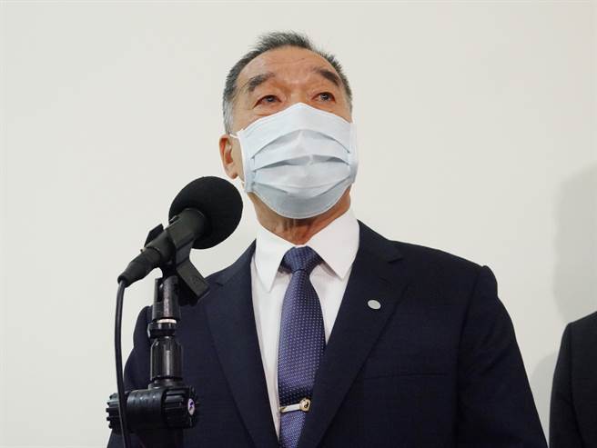 国防部长邱国正今天指出，「炮弹一响不分什么顏色（政党及政治立场）」，对国军来说，只要危及国家安全都要严正以待，不会分保护哪些人。（姚志平摄）