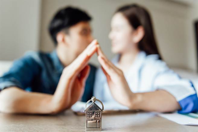 一名男子表示，和老婆结婚不当3个月，就爆发婆媳问题，令他下定决心要搬出去。（图／示意图，达志影像）