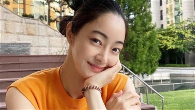 徐孝琳近日在IG上公开私下穿搭，火辣好身材全看光。（图／IG@hyorim0106）