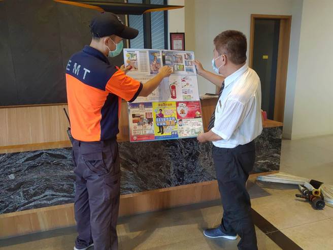 台南市消防局第4大隊14日上午至新市區高樓進行火災搶救演練。（讀者提供／劉秀芬台南傳真）