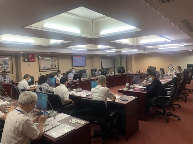 台北市议会交通委员会上午进行第三次大会。（黄婉婷摄）