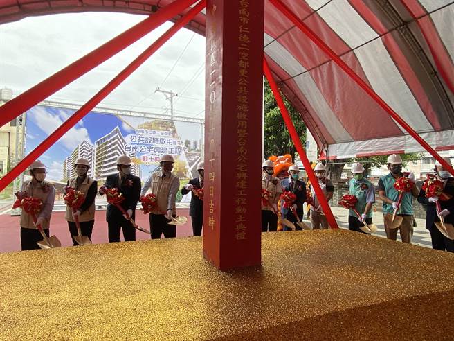 台南仁德二空新村Ａ區75戶社會住宅今天動土。(曹婷婷攝)