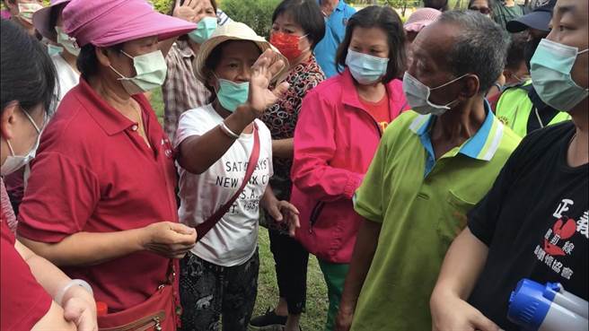 精障犯重罪 专家建议监护期限应为该罪最长年限。图为屏东「挖眼案」新南村民眾到卫生局陈情。（资料照/谢佳潾摄）