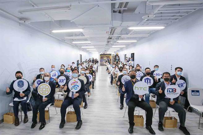 高雄亞灣首座5G XR O-RAN實驗場14日啟用，未來此5G專網研發平台也將免費提供企業與園區內廠商共同合作申請研發或測試運用。（加工處提供／柯宗緯高雄傳真）